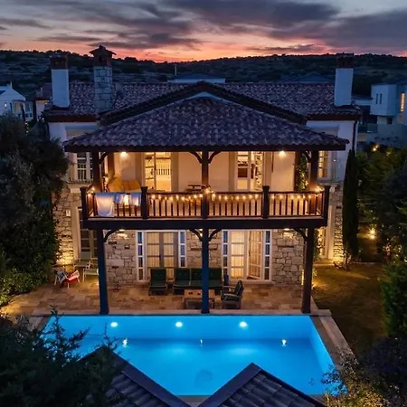 Private With Pool 150 M From The Sea - 4 Bathrooms - 8 People Villa