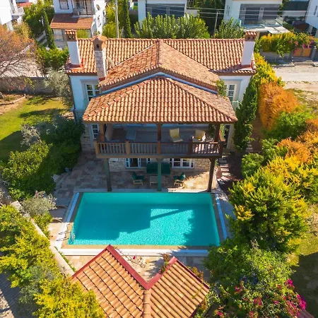 Villa Private With Pool 150 M From The Sea - 4 Bathrooms - 8 People