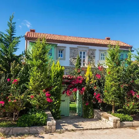 Private With Pool 150 M From The Sea - 4 Bathrooms - 8 People *