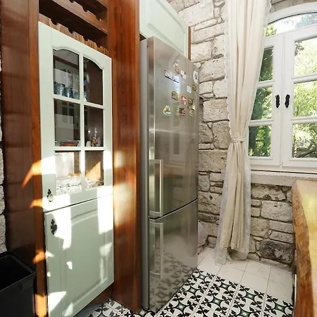 Private With Pool 150 M From The Sea - 4 Bathrooms - 8 People Vilă Çeşme
