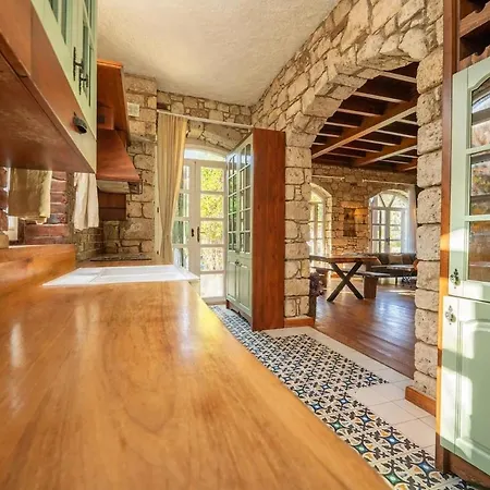 Private With Pool 150 M From The Sea - 4 Bathrooms - 8 People Villa Çeşme