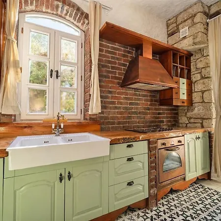 Vilă Private With Pool 150 M From The Sea - 4 Bathrooms - 8 People *