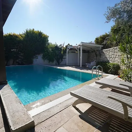 Private With Pool 150 M From The Sea - 4 Bathrooms - 8 People Villa *