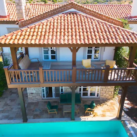Villa Private With Pool 150 M From The Sea - 4 Bathrooms - 8 People
