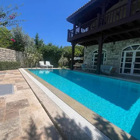 Private With Pool 150 M From The Sea - 4 Bathrooms - 8 People Villa *