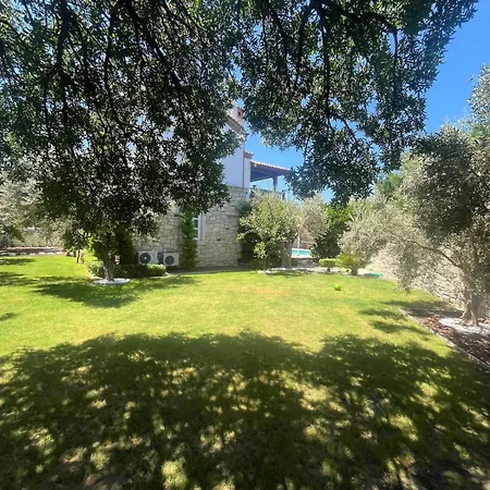 Private With Pool 150 M From The Sea - 4 Bathrooms - 8 People Çeşme