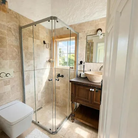 Vilă Private With Pool 150 M From The Sea - 4 Bathrooms - 8 People *