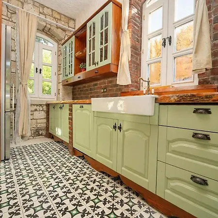 Vilă Private With Pool 150 M From The Sea - 4 Bathrooms - 8 People *
