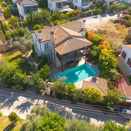 Villa Private With Pool 150 M From The Sea - 4 Bathrooms - 8 People
