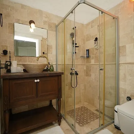 Private With Pool 150 M From The Sea - 4 Bathrooms - 8 People * Cesme