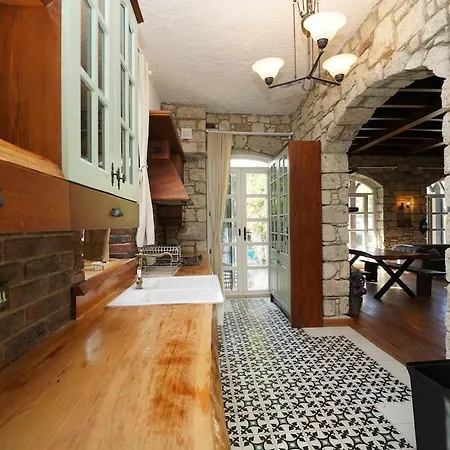 Vilă Private With Pool 150 M From The Sea - 4 Bathrooms - 8 People *