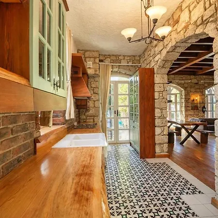 Private With Pool 150 M From The Sea - 4 Bathrooms - 8 People Villa *