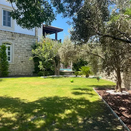 Private With Pool 150 M From The Sea - 4 Bathrooms - 8 People Villa Çeşme