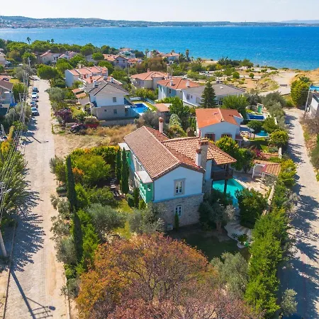 Vilă Private With Pool 150 M From The Sea - 4 Bathrooms - 8 People Çeşme