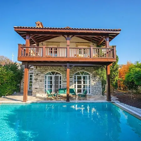 Villa Private With Pool 150 M From The Sea - 4 Bathrooms - 8 People